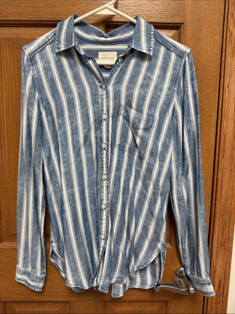 American Eagle Striped Blue Casual Button-Down Shirt, size XS Boyfriend Fit